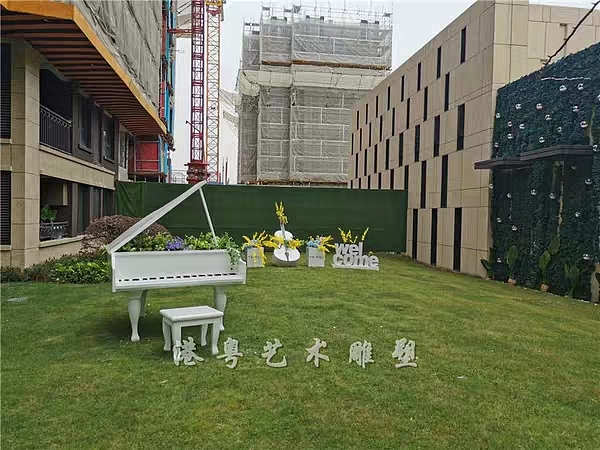 可插花艺定制玻璃钢小提琴钢琴草坪雕塑树脂美陈摆件