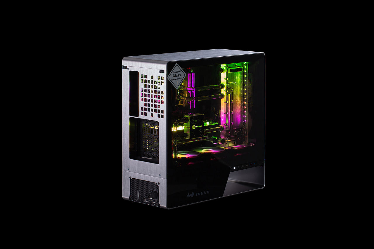 电脑水冷主机拍摄