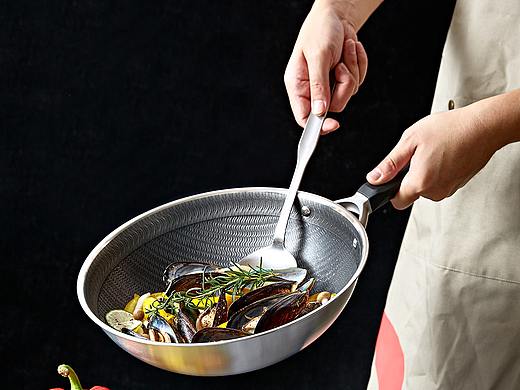 不锈钢炒锅（个人主页-ZNTEwODQyNDQ=） - 产品摄影 - 站酷设计师Waydont原创素材 - 站酷ZCOOL