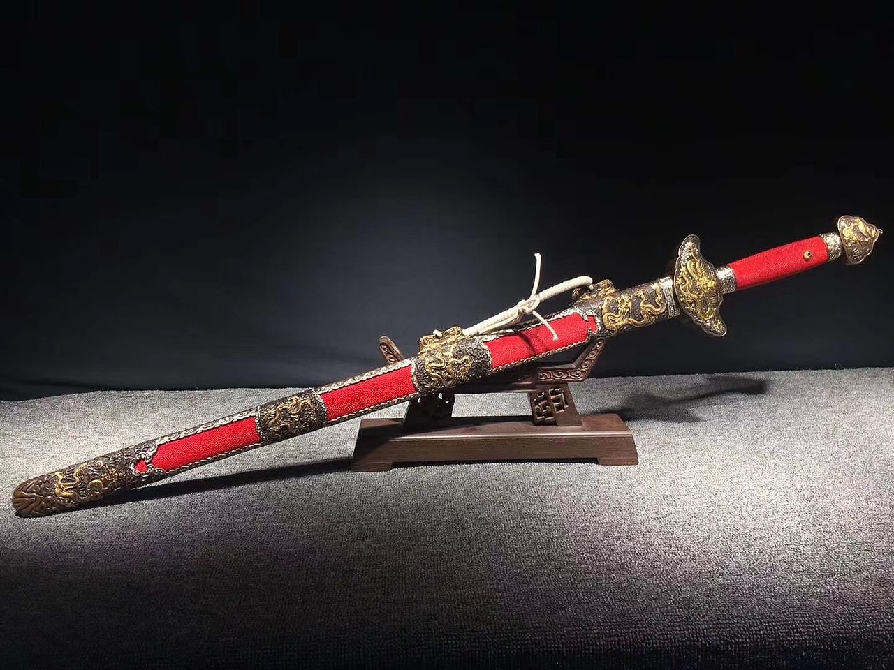 铜装鎏金鎏银百炼花纹钢双槽手工研磨精品鱼皮鞘御龙剑