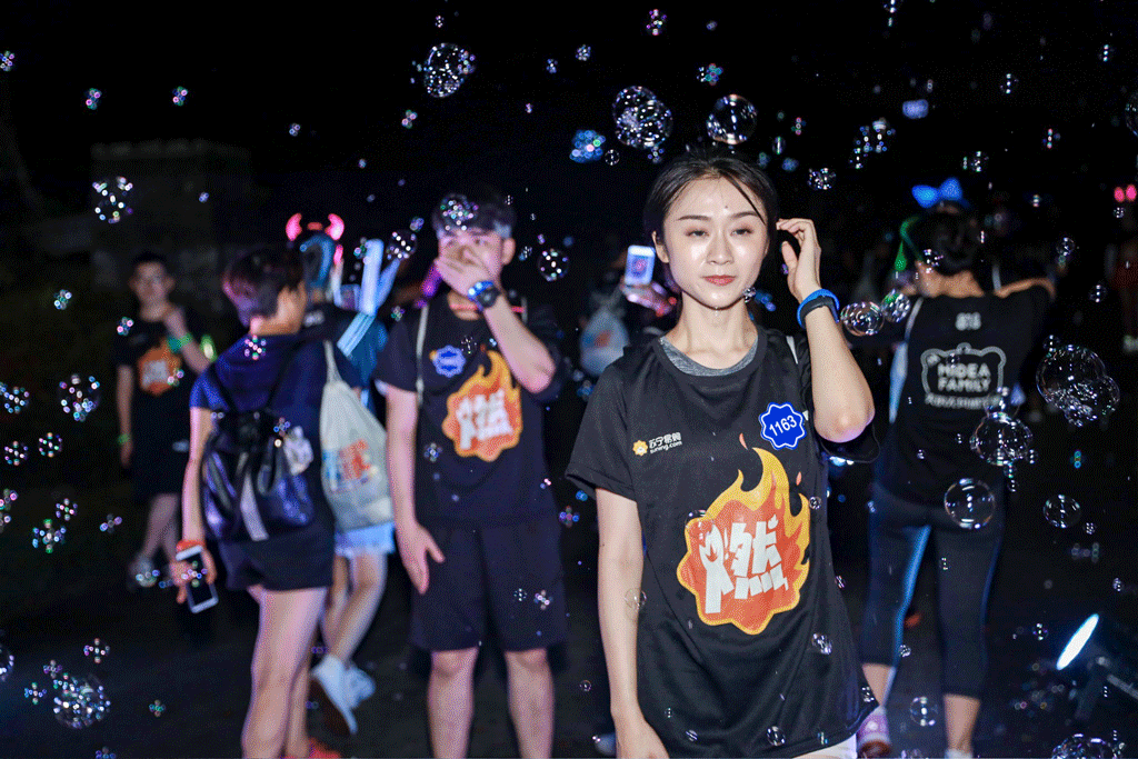 荧光跑-超燃夜项目（图ZMjA4NzMzODIw） - 品牌 - 站酷设计师欧巴95原创素材 - 站酷ZCOOL