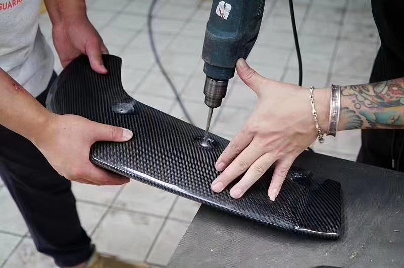 特斯拉Model3改装CMST碳纤维小包围 前唇后唇侧裙尾翼