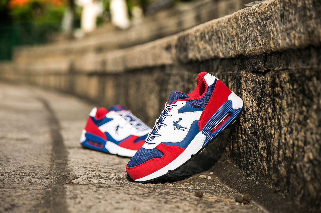 复古鞋 运动鞋 休闲鞋 网球鞋拍摄（图ZMTIzMTYyNzQw） - 产品摄影 - 站酷设计师初禾文化原创素材 - 站酷ZCOOL