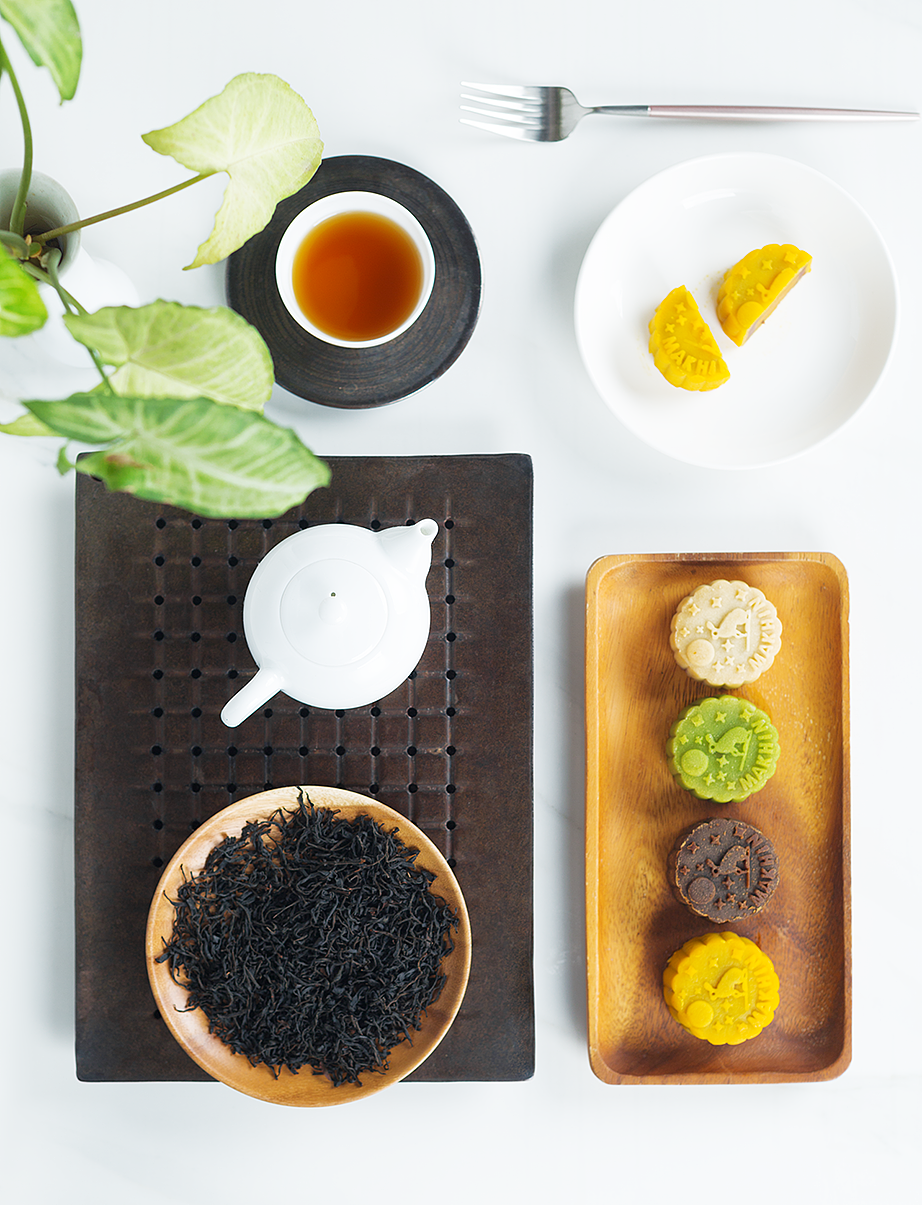 月光—企業(yè)定制版，一款夜里會(huì)自然亮起的月餅包裝。（圖ZODk4MzY1NTY=） - 包裝 - 站酷設(shè)計(jì)師花山水溪設(shè)計(jì)原創(chuàng)素材 - 站酷ZCOOL