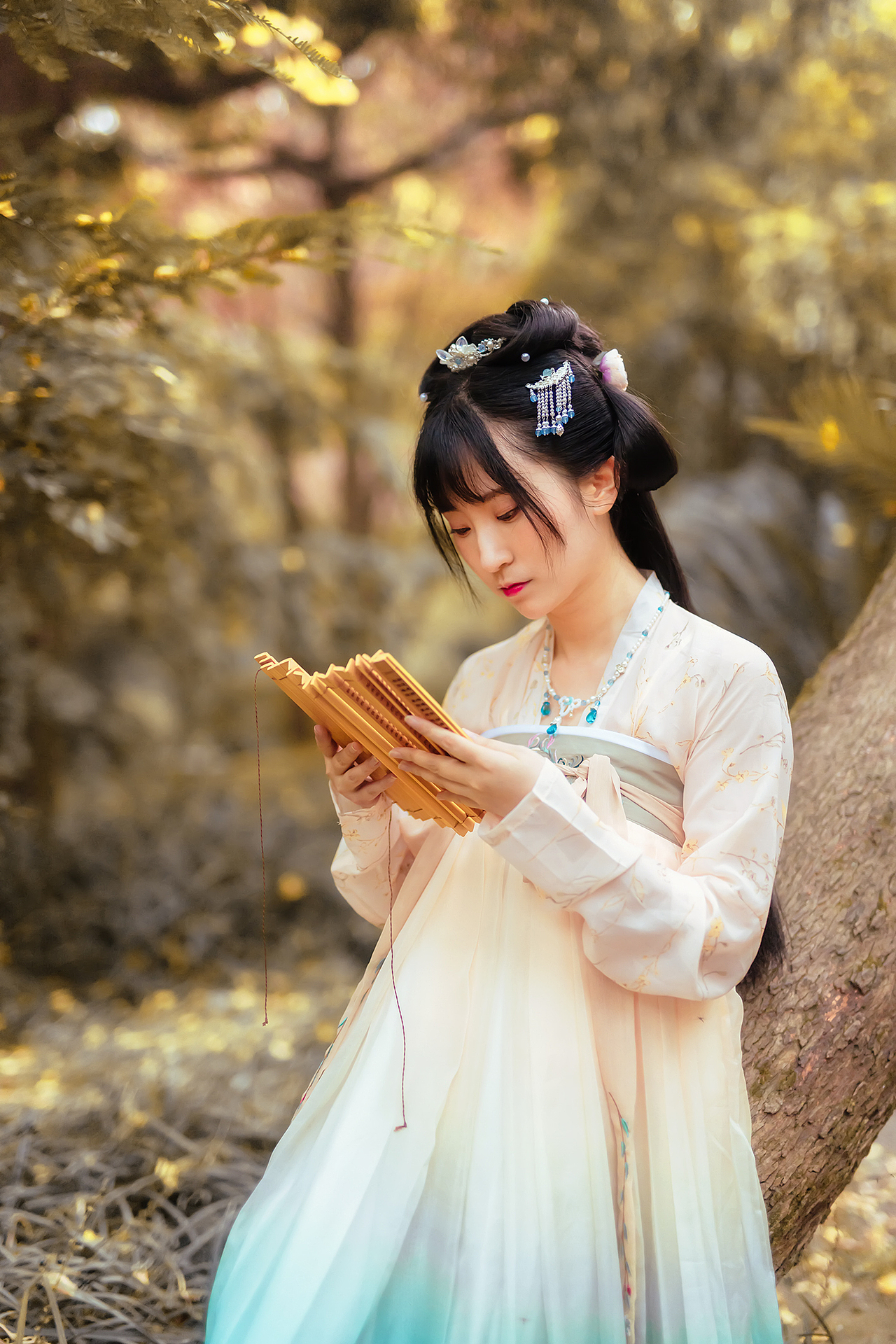 袅袅兮秋风，洞庭波兮木叶下（图ZMTkwMjk4ODI4） - 人像摄影 - 站酷设计师清風Moon_原创素材 - 站酷ZCOOL