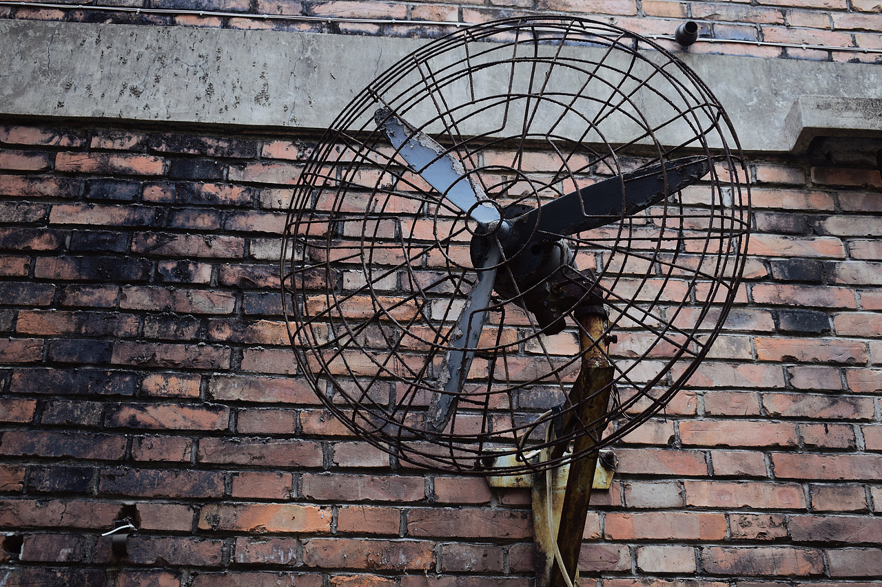 失落之地——红专厂