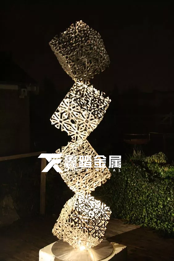不锈钢正方体几何雕塑 公园草坪仿积木抽象不锈钢雕塑