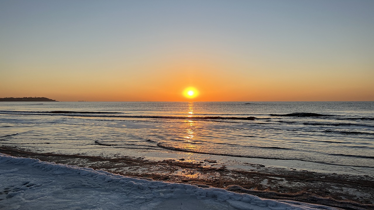 冬季的北戴河日出
