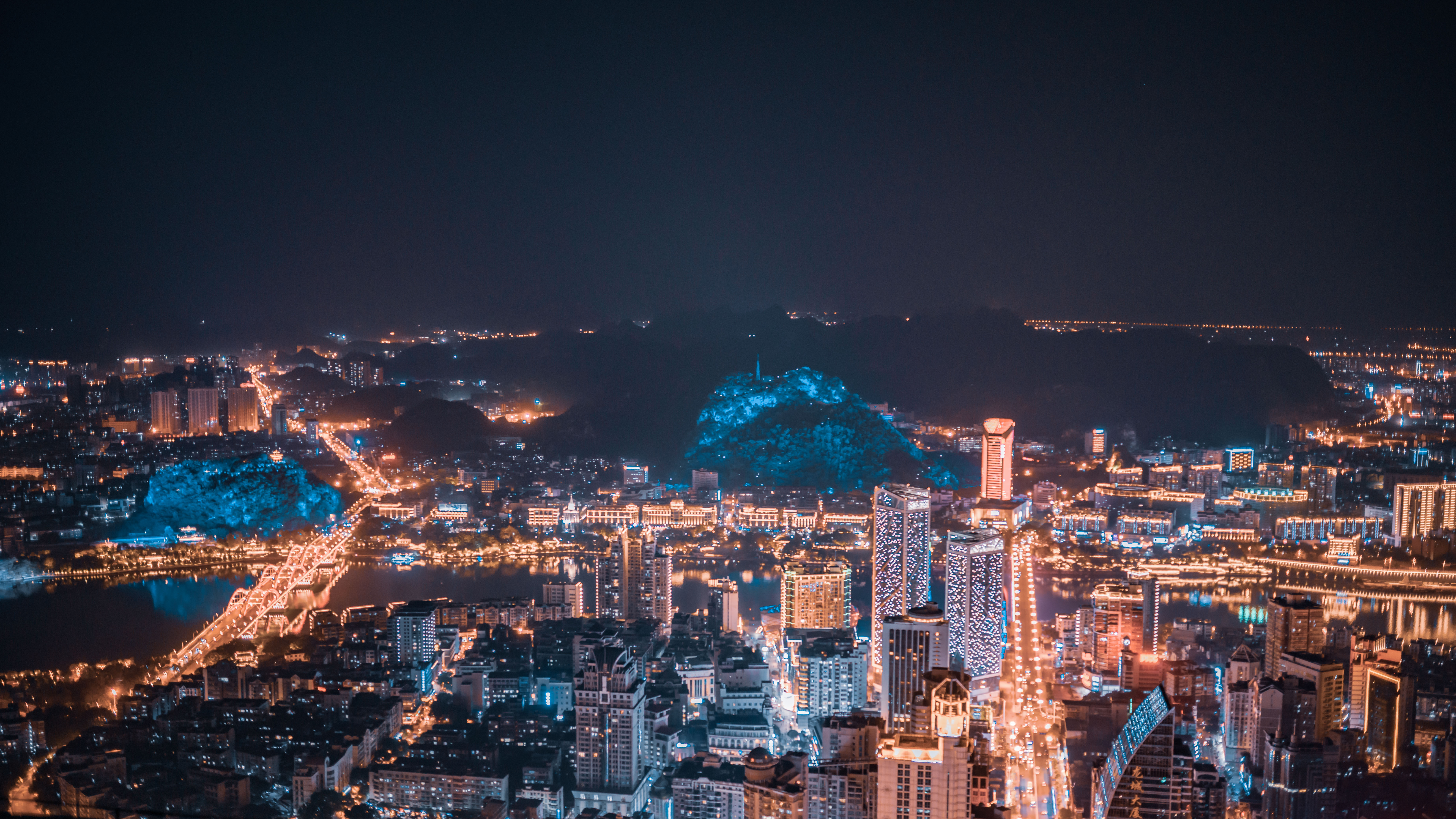 柳州地王国际财富中心楼顶拍摄柳州夜景20191029