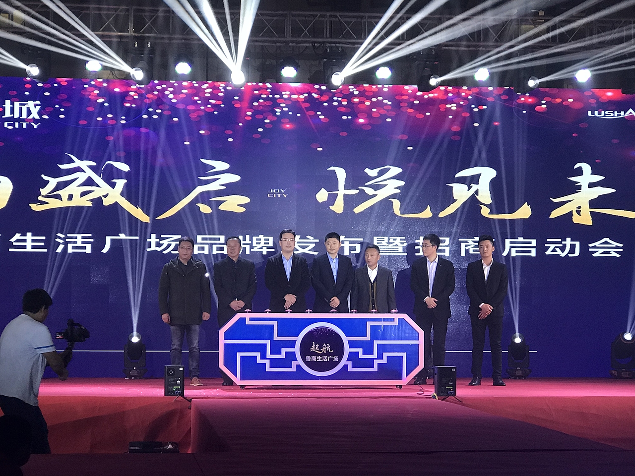 商业街发布会简约效果图及实际执行照片视频（图ZMTgzNzkxMDc2） - 场景 - 站酷设计师放狼的小羊原创素材 - 站酷ZCOOL