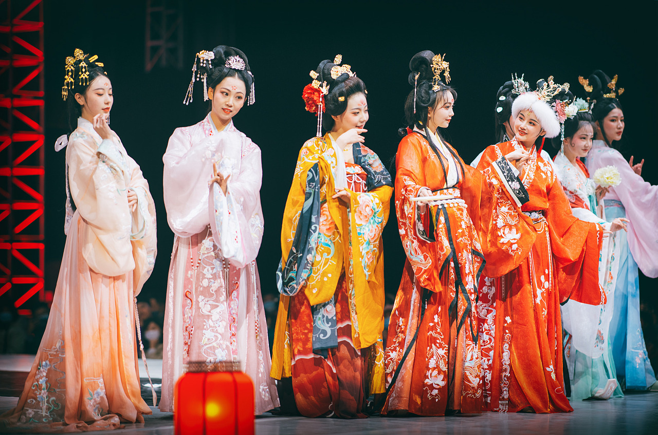 中国华服日——群美图