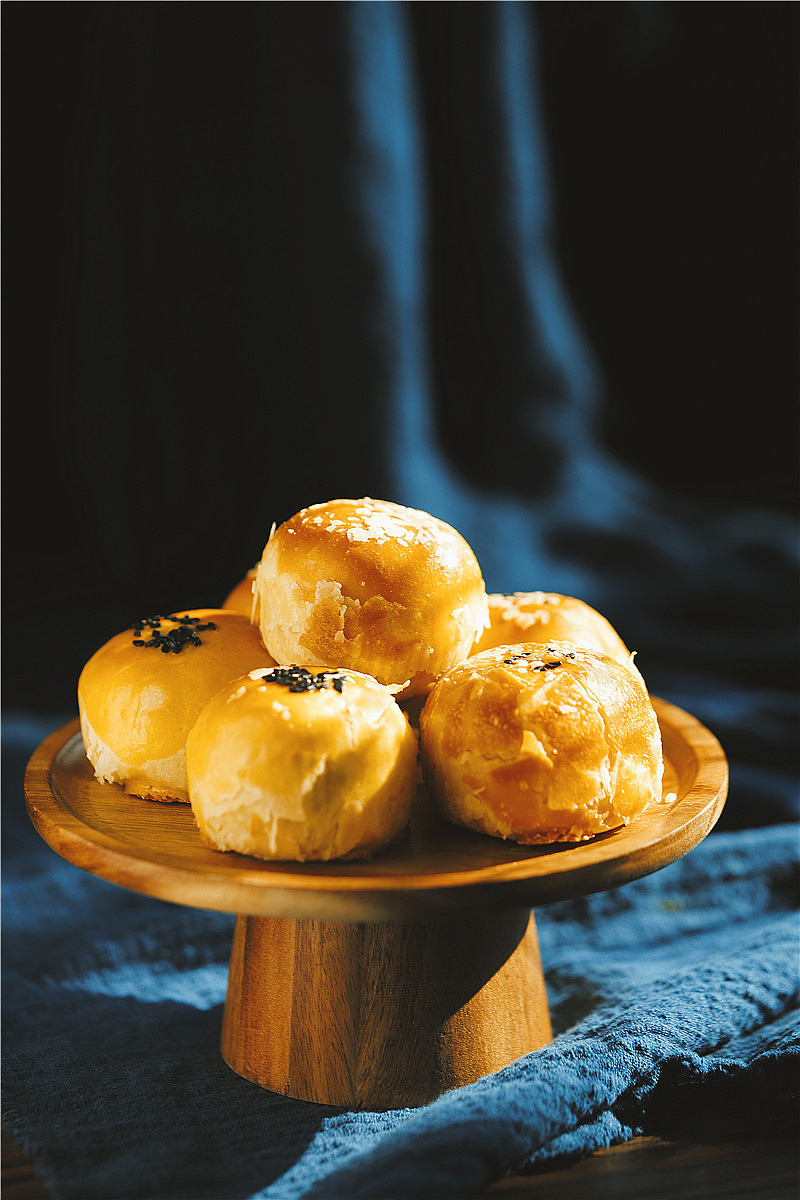 美食-蛋黄酥自然光拍摄|摄影|产品摄影|海伟电商摄影_原创作品-站酷