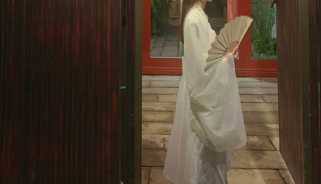 夜晚用手机拍汉服