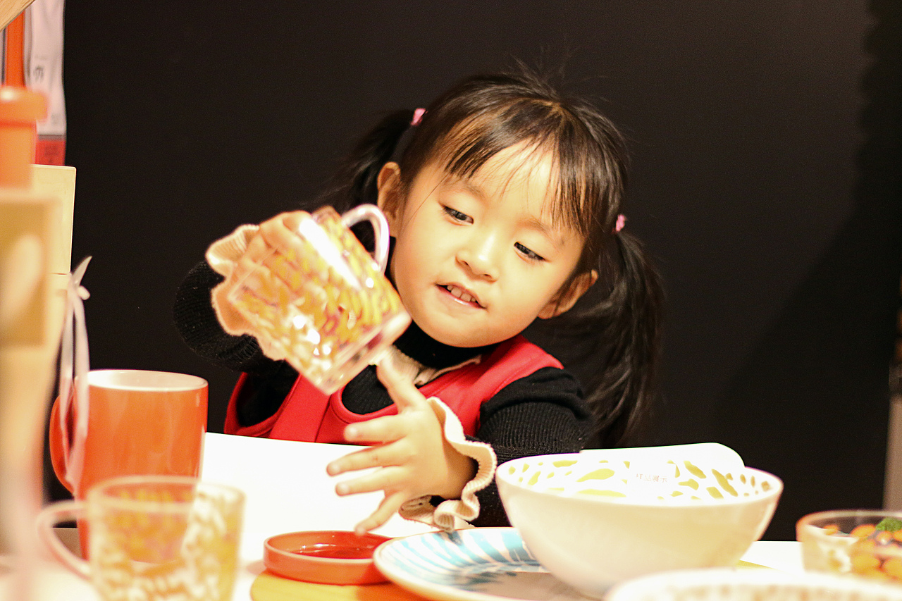 宜家行之天真无邪小美女