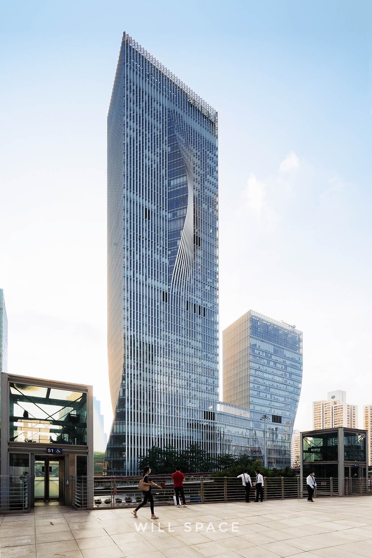 不同光照下的幕墙光影变化。