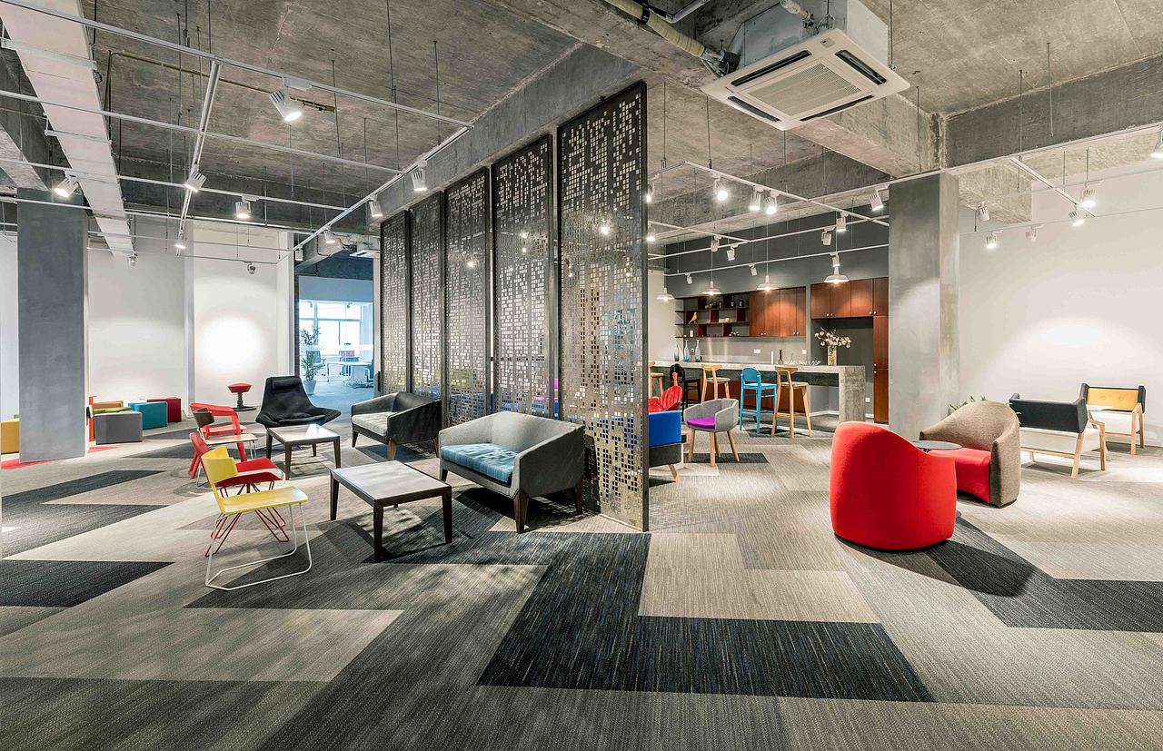 材质:原顶手工水洗顶面,乳胶漆墙面, 地面shaw地毯用建筑空间的最本质