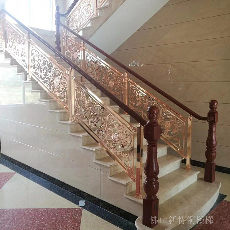 谈谈铝板雕花护栏镀金铜铝护栏作用