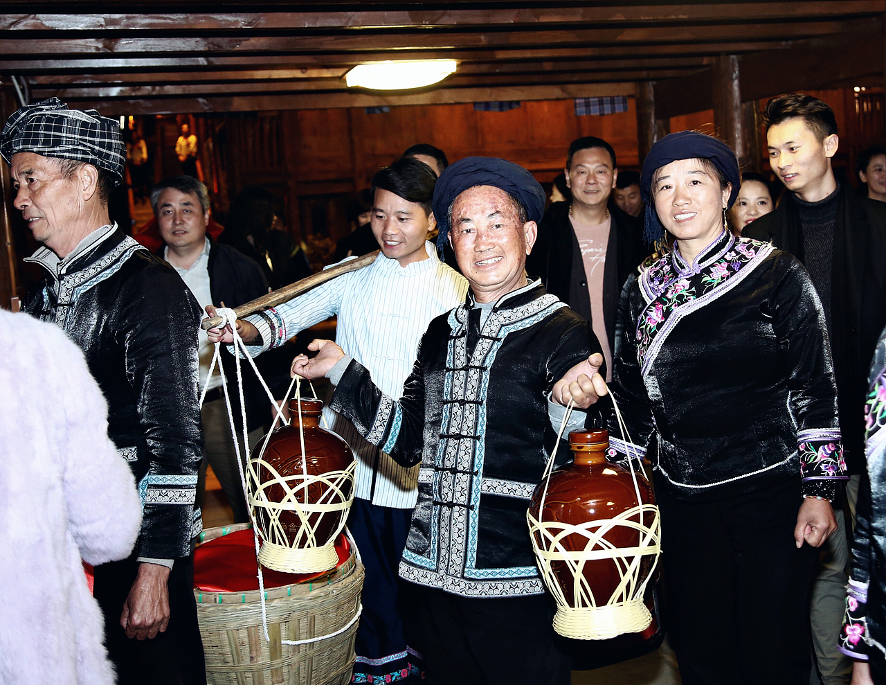 绣娘（图ZMTQwMDc4NTU2） - 人像摄影 - 站酷设计师学淼原创素材 - 站酷ZCOOL