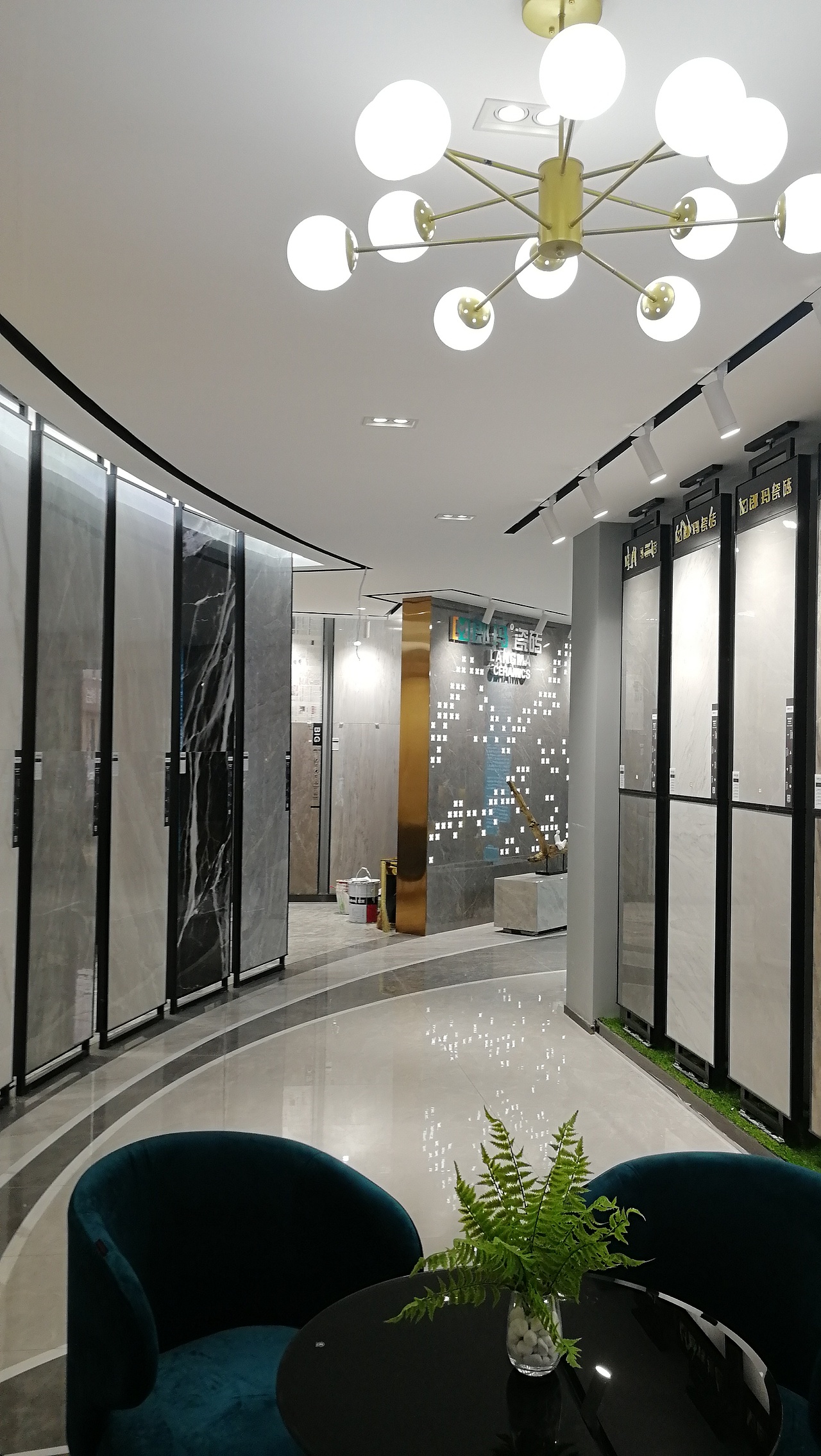 郎玛瓷砖瓷砖门店实景摄影