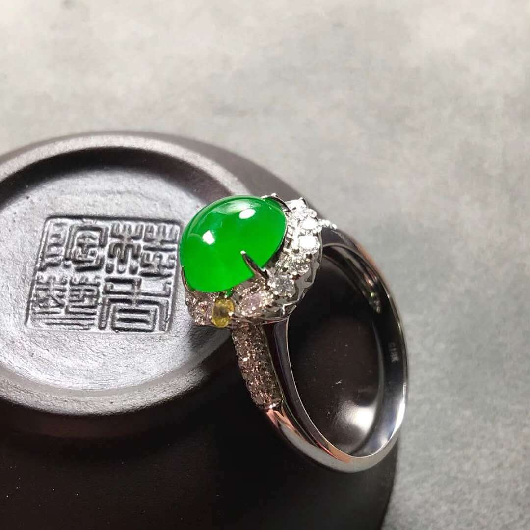 精品镶嵌绿戒指——龙掌柜翡翠