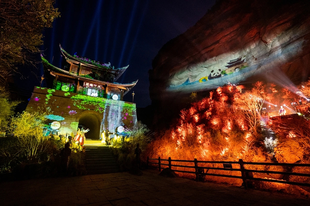 剑门长歌-山体实景崖壁灯光秀（图ZMjU5OTg3MTQ0） - 舞台美术 - 站酷设计师Dannys1982001原创素材 - 站酷ZCOOL
