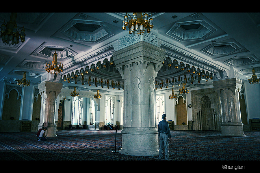 碰见做礼拜的回族朋友,都会和蔼可亲的给你打招呼,让紧张的我一下子放送了许多