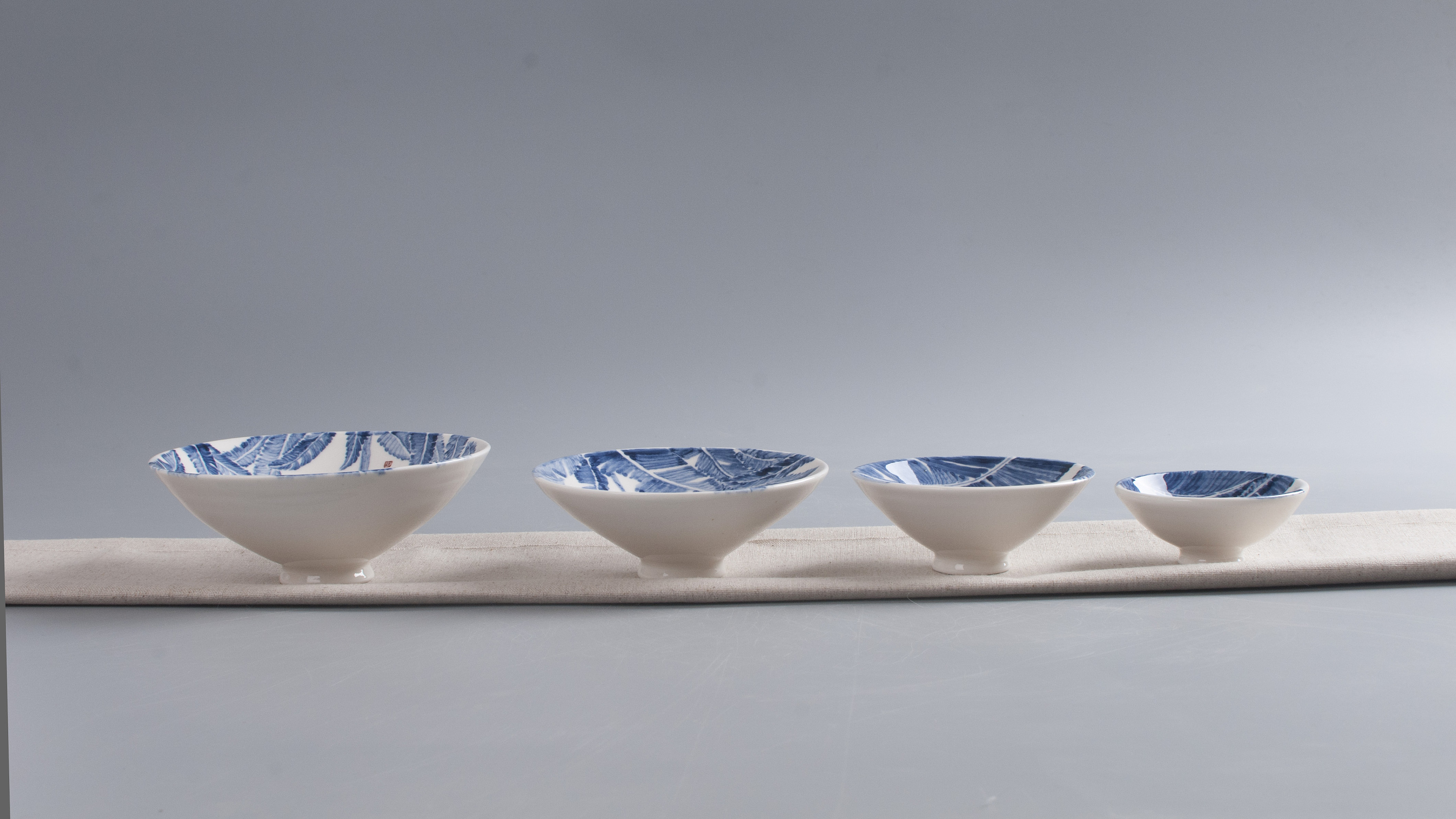 陶艺《芭蕉弄叶》釉下彩 青花 斗笠碗