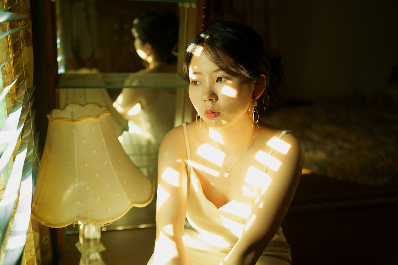 如沐神明光泽，岁月温婉流过