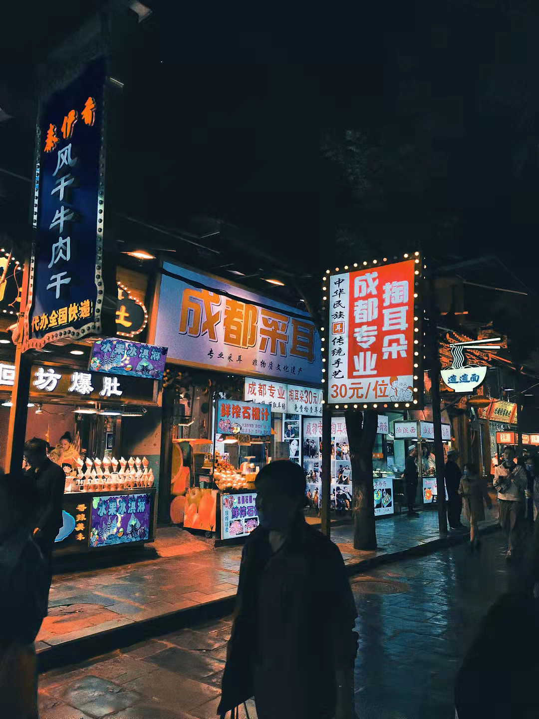 不灭的灯光下是不夜的城