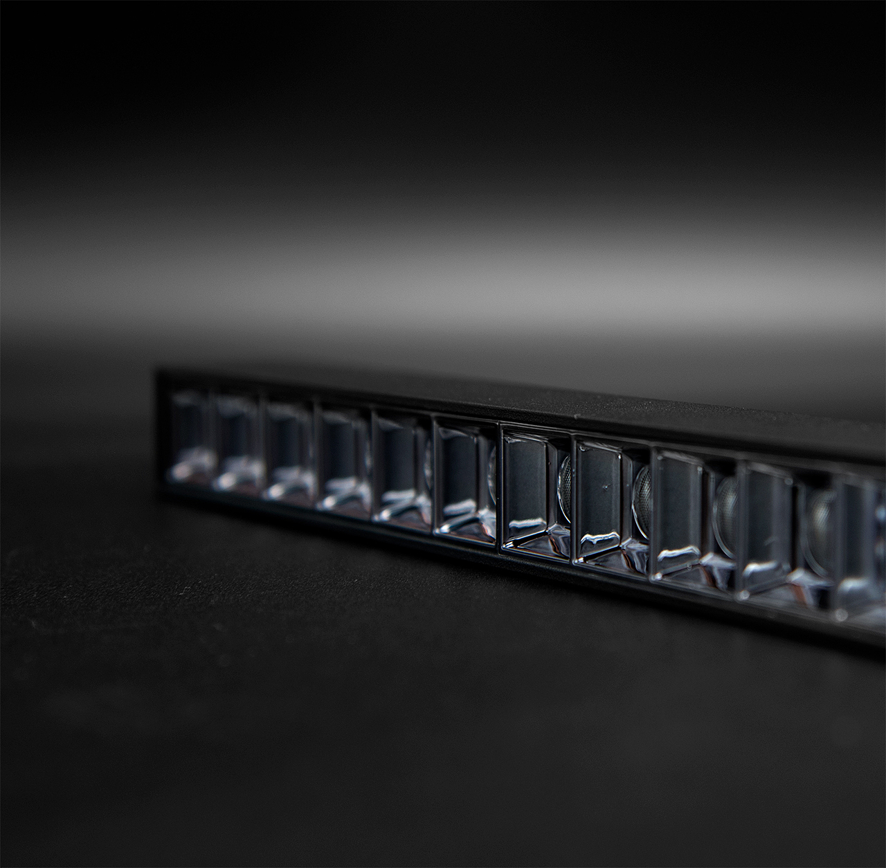 志高-磁吸格栅射灯