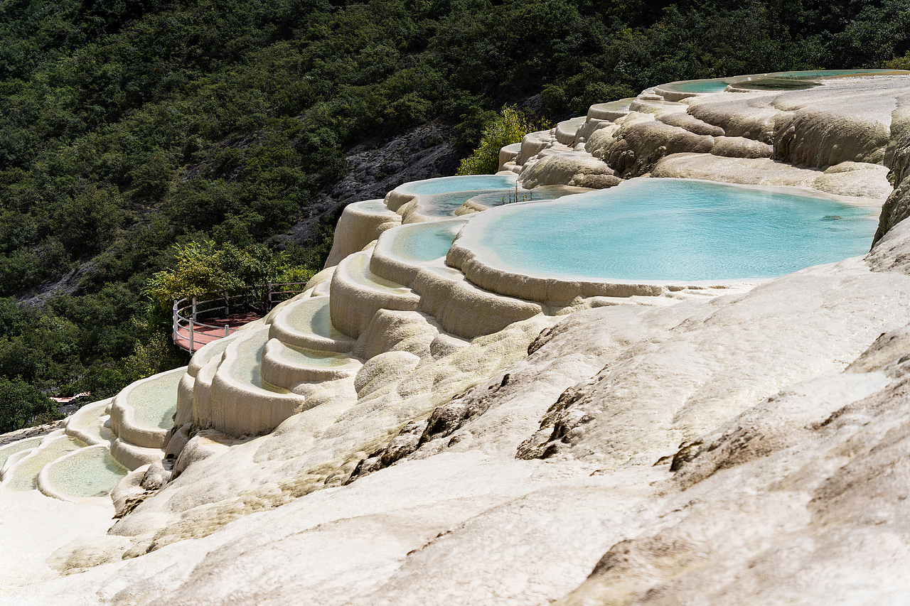 航拍视角美的 可是看到实景一般般 个人觉得没太必要特意过来一趟…