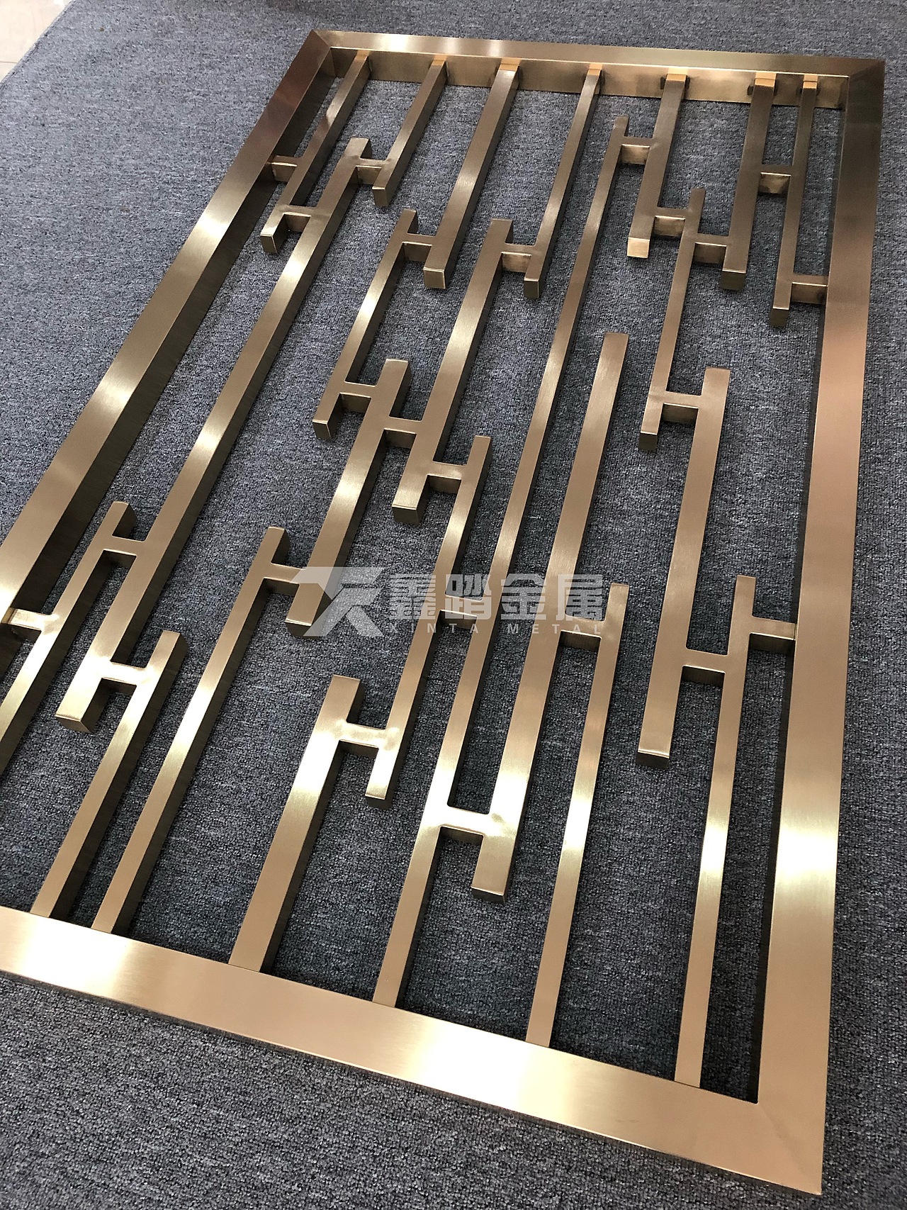 香槟金不锈钢满焊屏风精简设计款式图片