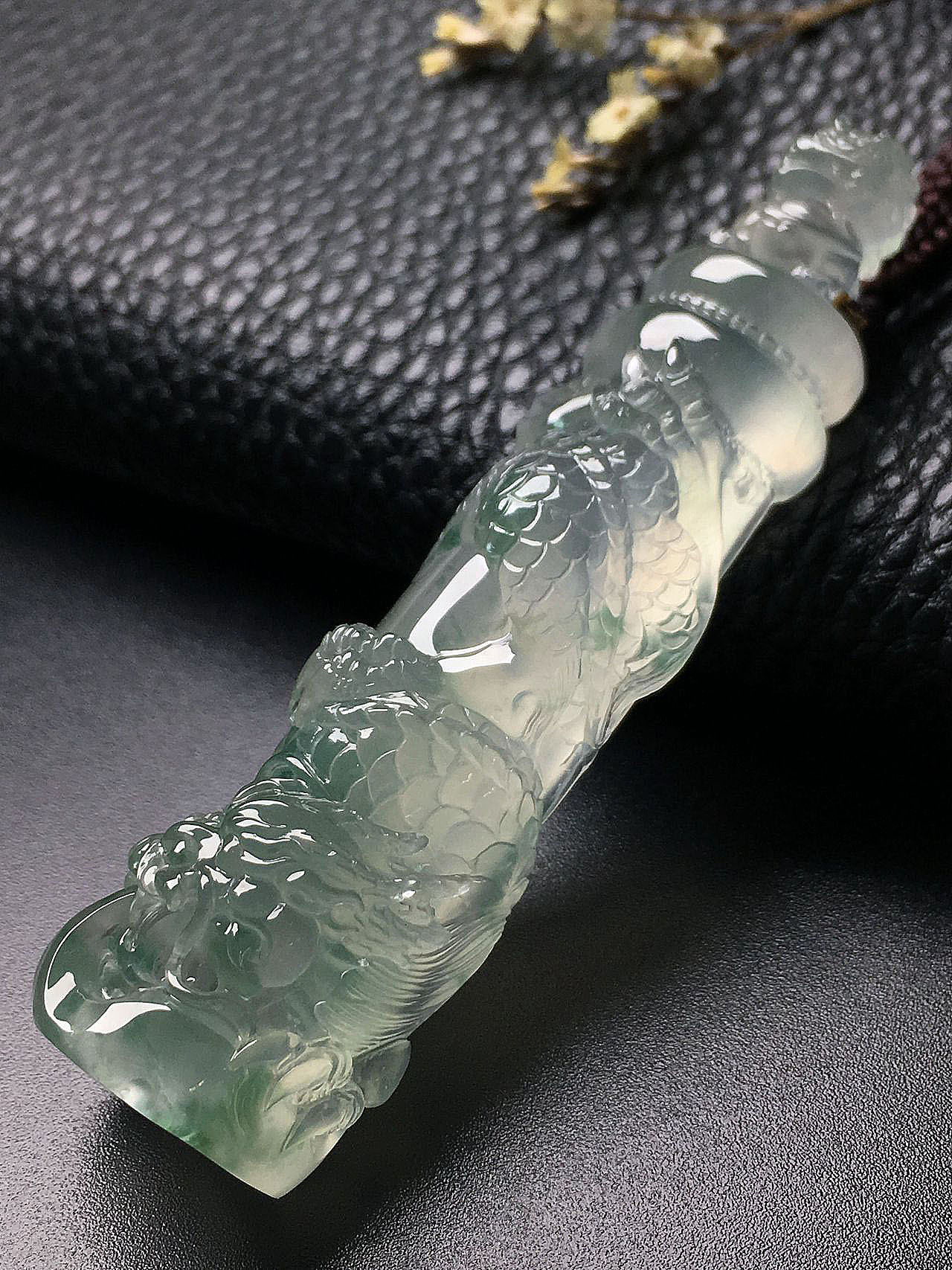 「小曌翠语」翡翠、珠宝静物摄影（盘龙醒狮）手机屏保（图ZOTE1Mjk4ODA=） - 产品摄影 - 站酷设计师小曌原创素材 - 站酷ZCOOL