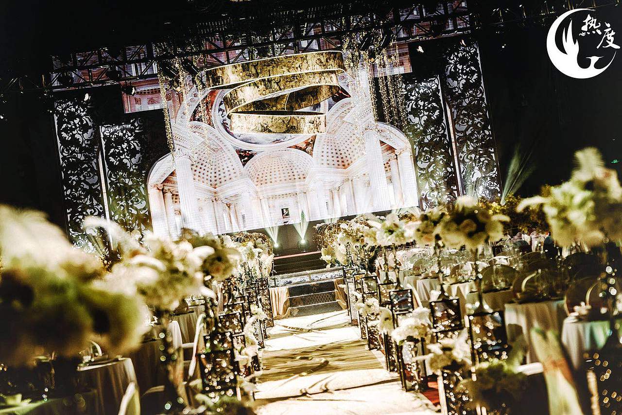 旅行的热气球 落在许愿池的繁星 如我眼里的你