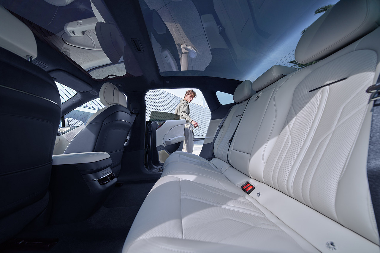 汽车摄影/修图--极氪007（图ZMzY1MjMzMDUy） - 产品摄影 - 站酷设计师杨卓z原创素材 - 站酷ZCOOL