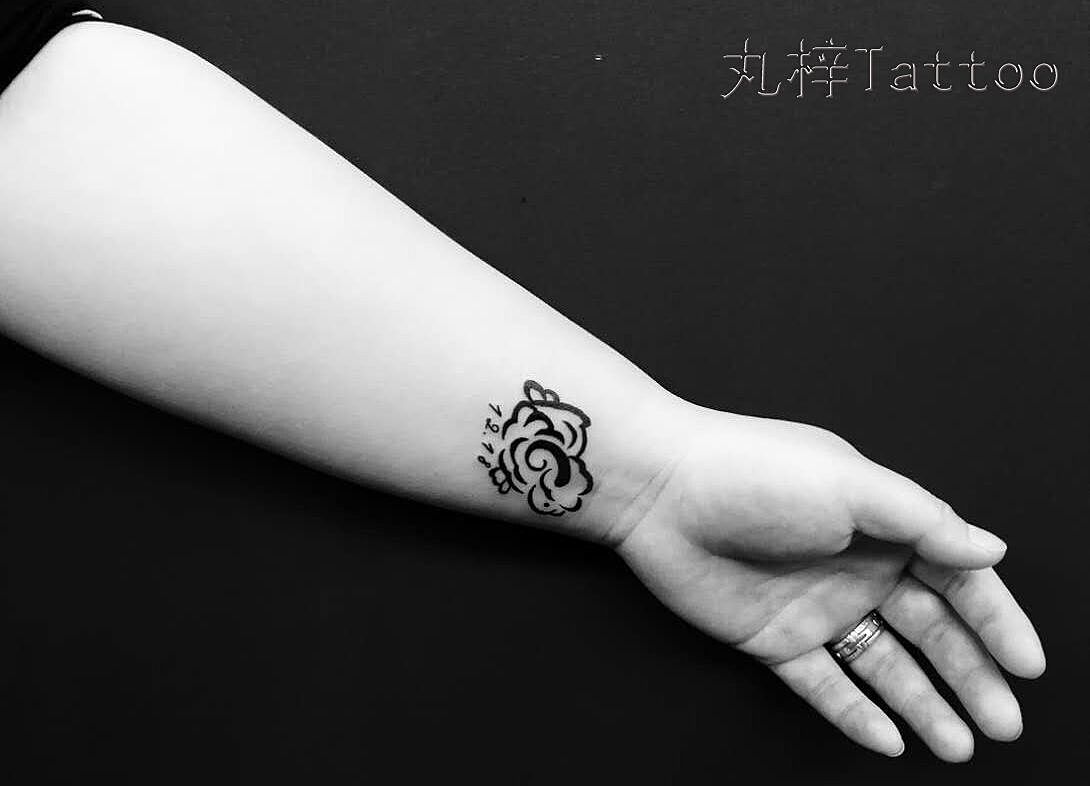 皇冠纹身_小清新纹身_上海由龙刺青