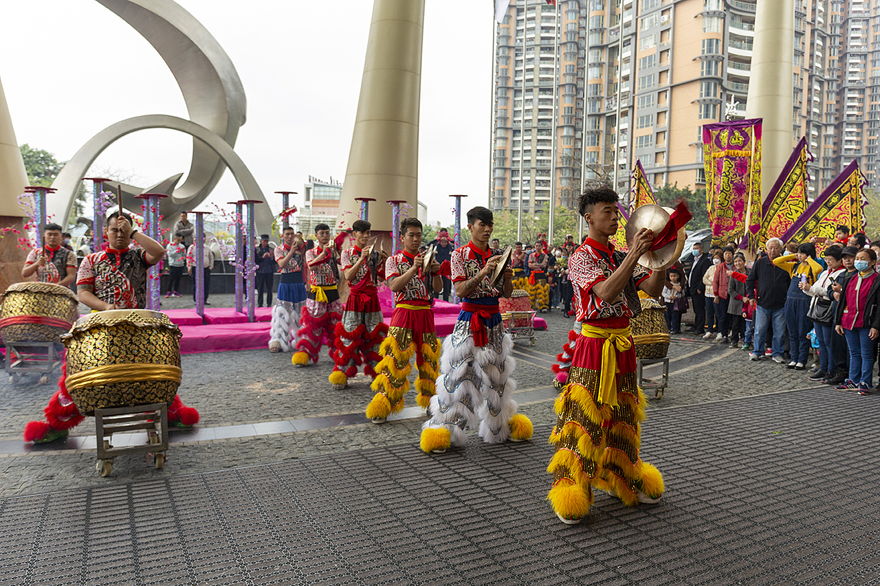 春节｜舞狮（图ZMjAwOTU1OTA4） - 人文/纪实摄影 - 站酷设计师垃圾中的战斗机原创素材 - 站酷ZCOOL