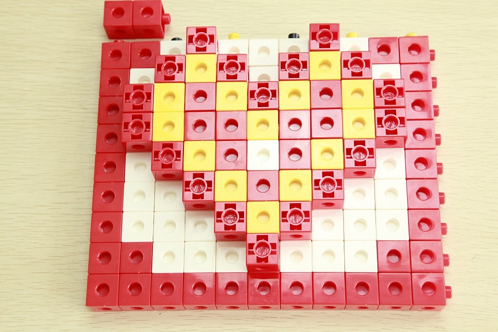 一款简单的玩具组装定格动画制作。