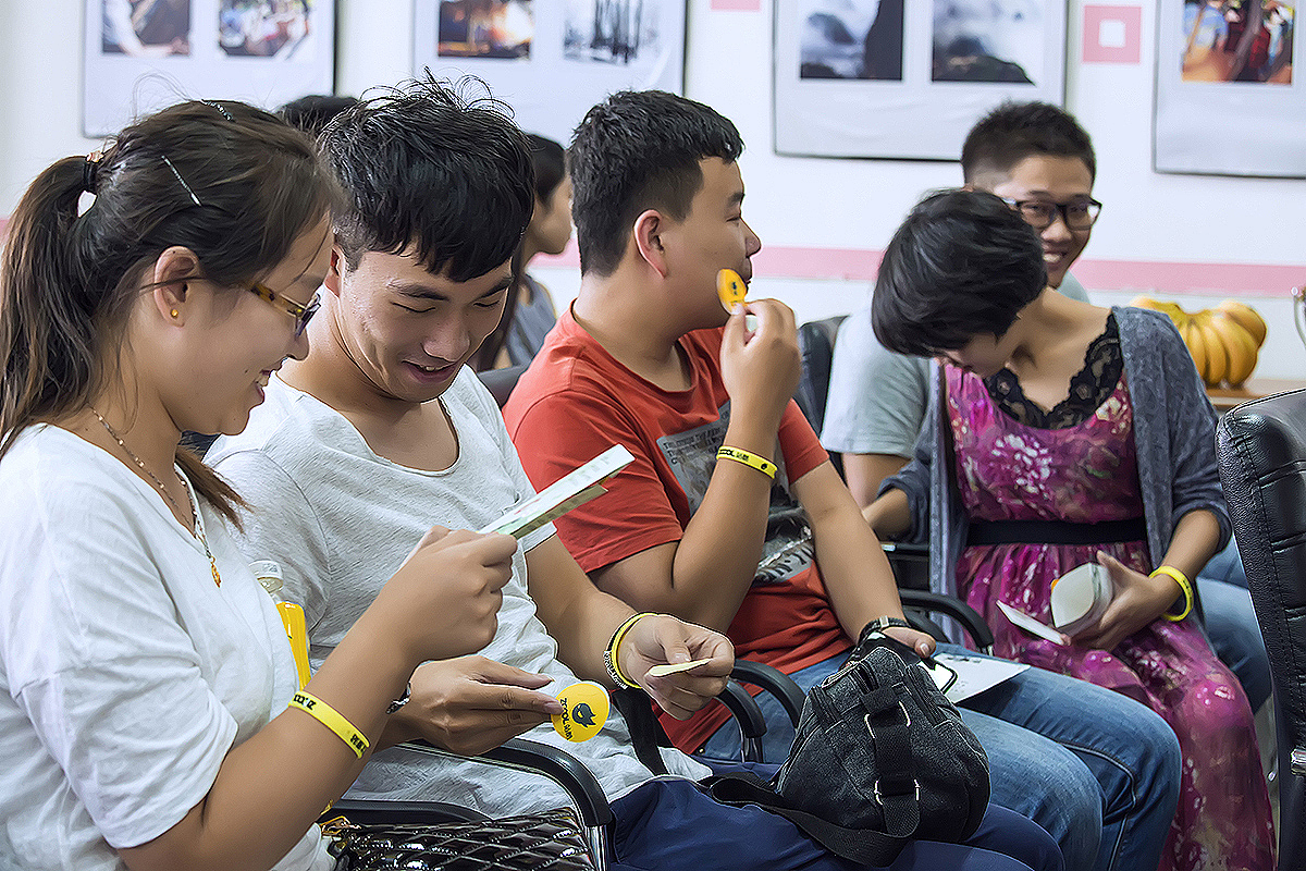 不给我瞅一眼,哼哼