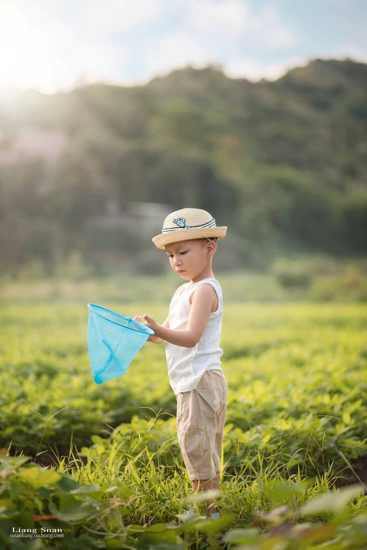 风雨里做个大人,阳光下做个小孩