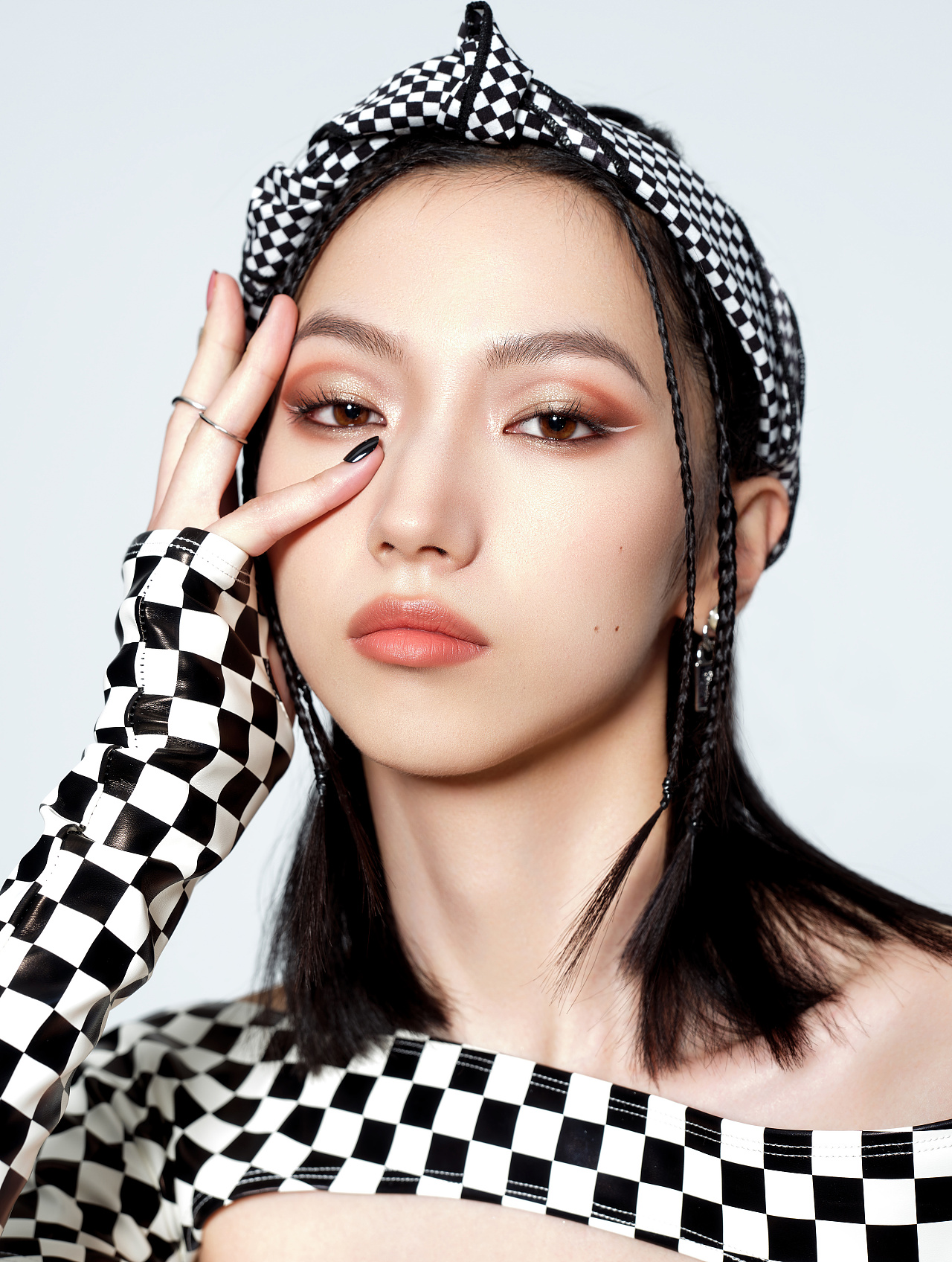 lo小奥汀眼影盘模特妆面|摄影|修图/后期|修图师小红姐姐 - 原创作品