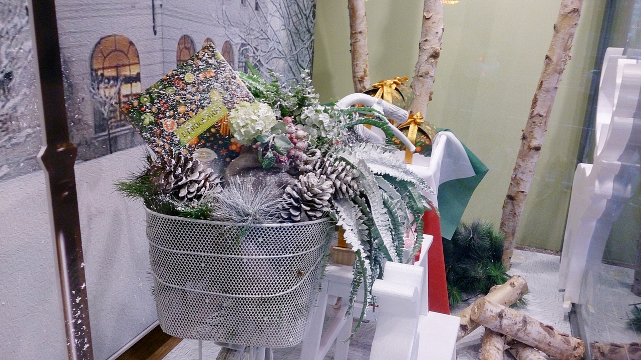 L'ERBOLARIO 聖誕節櫥窗（图ZMTc4NzU1NTIw） - 展陈设计 - 站酷设计师周佳怡原创素材 - 站酷ZCOOL