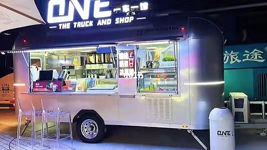 网红商业街道美陈餐车
