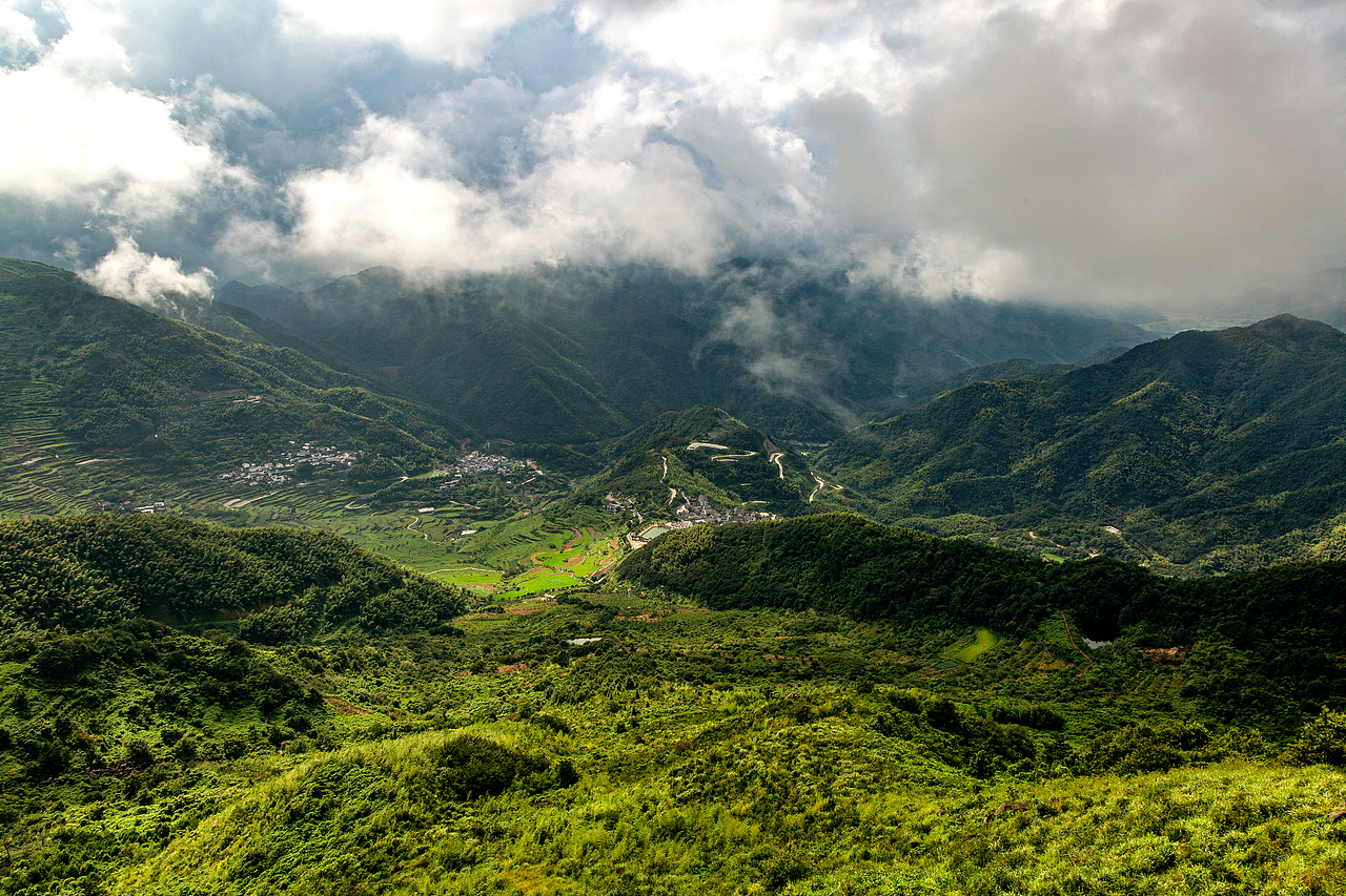 迷雾覆卮山