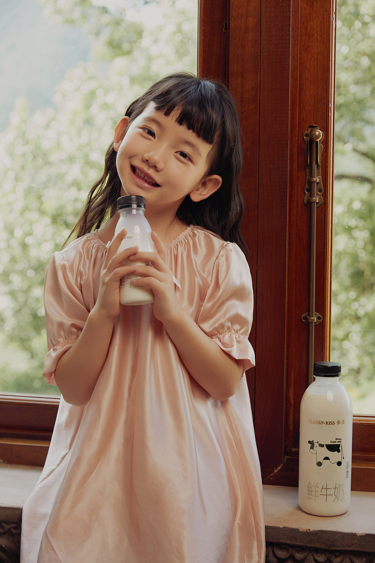 ClassyKiss卡士酸奶｜2021线下广告拍摄（图ZMjc5NDM4NzMy） - 人像摄影 - 站酷设计师WaiTinG0417原创素材 - 站酷ZCOOL