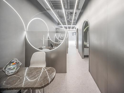 三里屯机电院里的美甲店