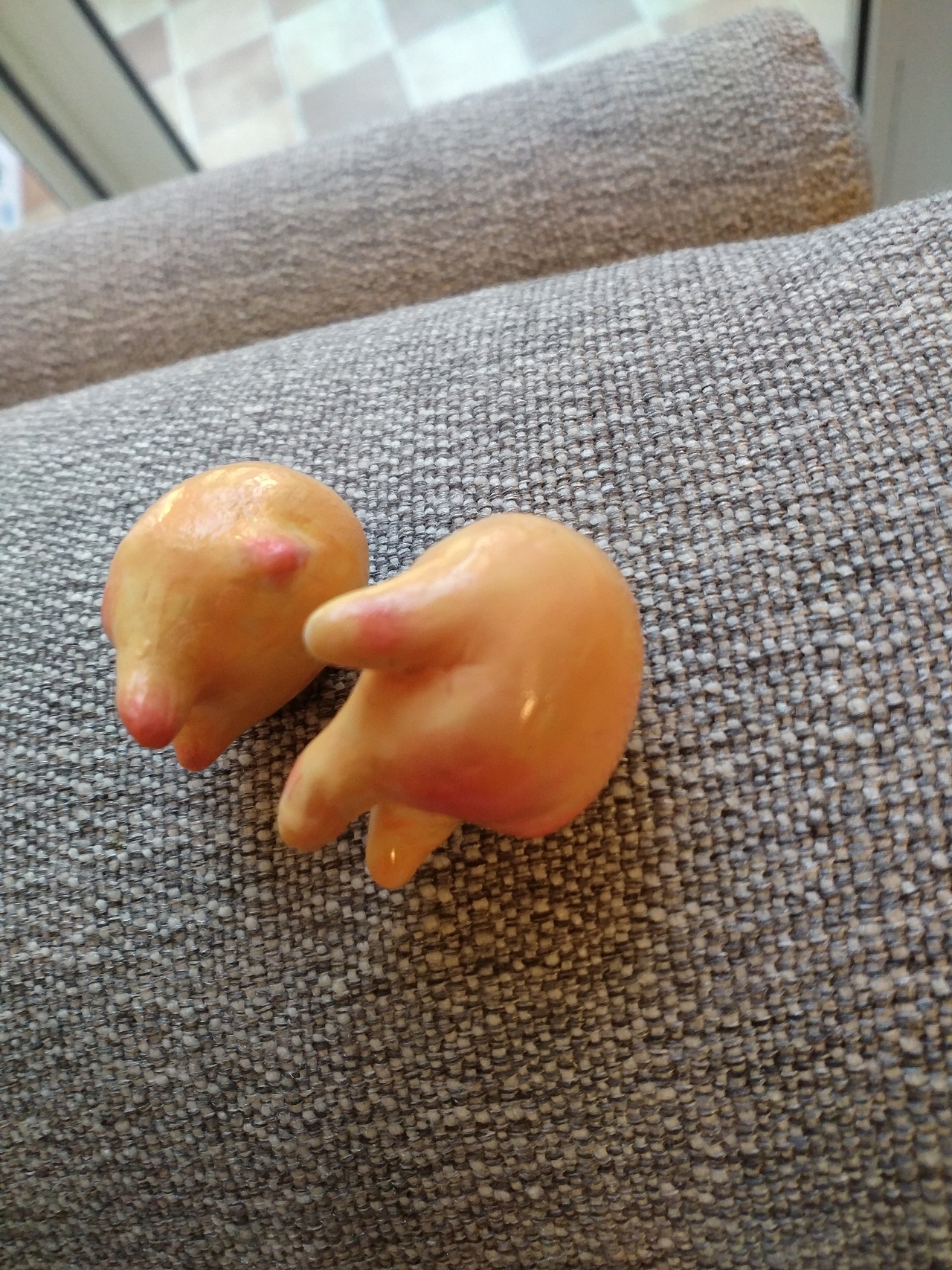 捏个红屁屁冰箱贴（图ZMTY3NTI3MzYw） - 工艺品设计 - 站酷设计师背着壳原创素材 - 站酷ZCOOL