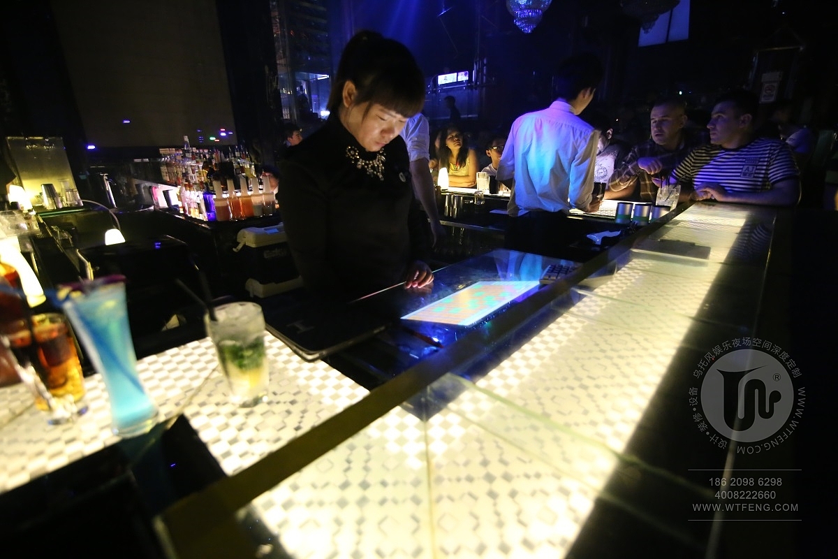 在音樂酒吧設(shè)計(jì)中 最重要的吧臺家具你會怎樣設(shè)計(jì)？（圖ZMTM1MjM2NjE2） - 家裝設(shè)計(jì) - 站酷設(shè)計(jì)師wtfeng原創(chuàng)素材 - 站酷ZCOOL