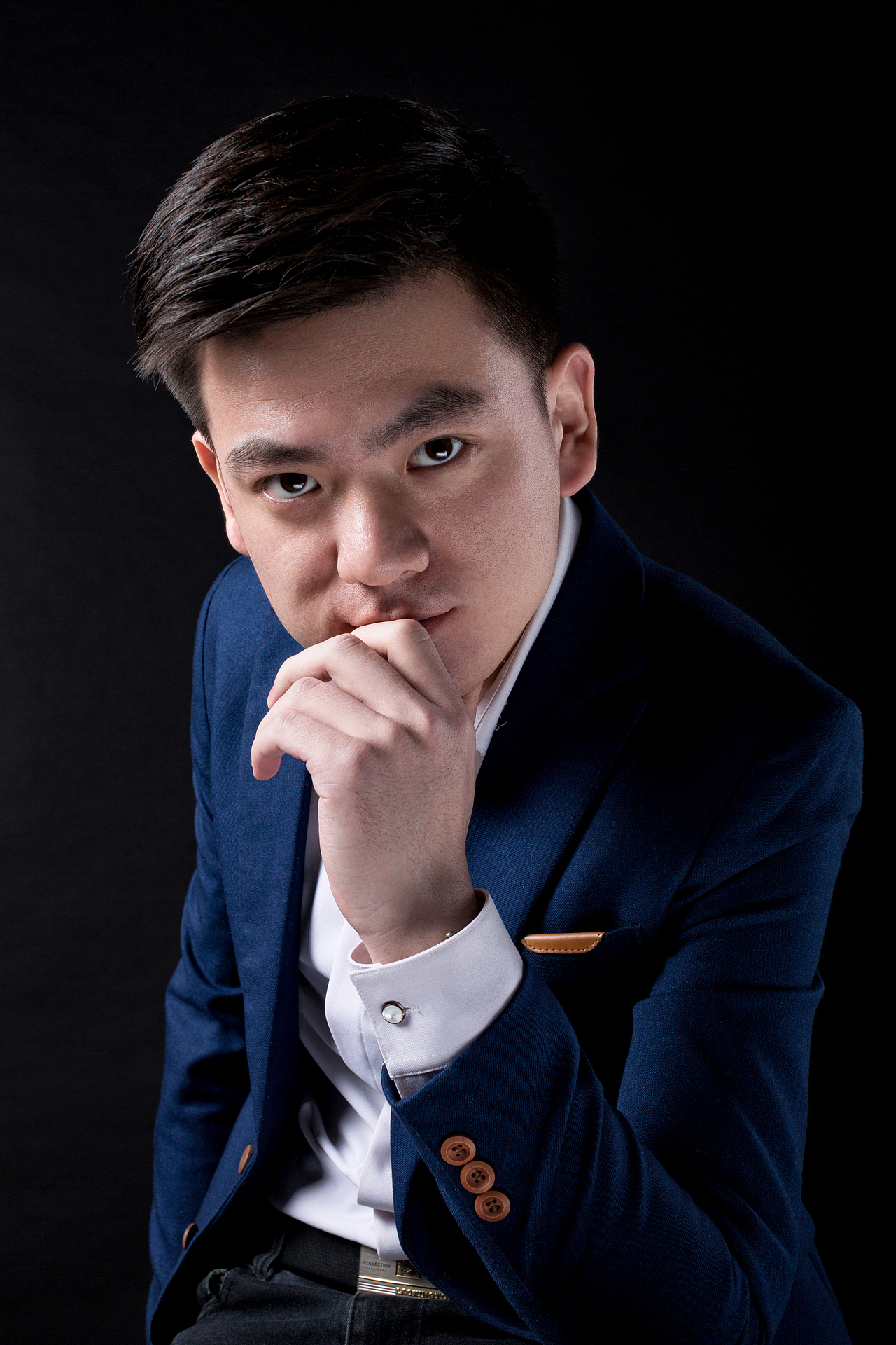 形象照（男）（图ZOTQyODg4MjA=） - 人像摄影 - 站酷设计师时代普思原创素材 - 站酷ZCOOL