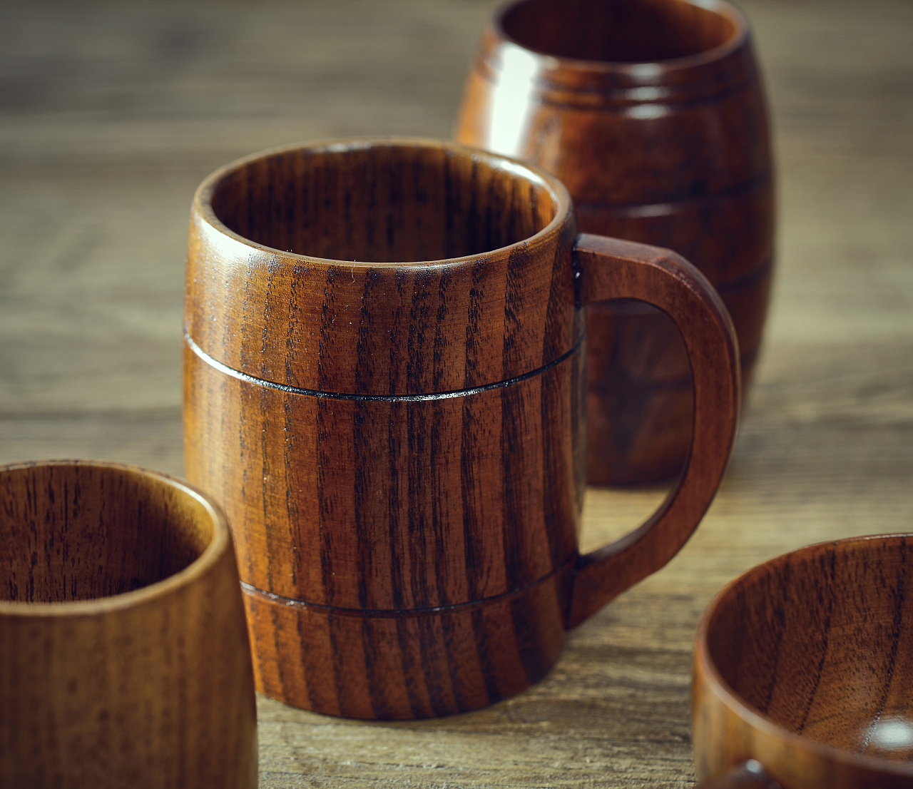 产品摄影静物摄影产品拍摄杯子木制品啤酒杯家居用品